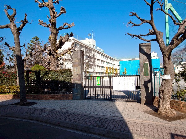 周辺環境:三鷹市立第二小学校(登校距離も近く、小学生のお子様がいらっしゃるご家庭には嬉しいですね。)