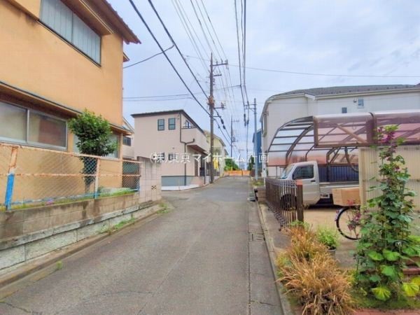 外観:前面道路含む現地外観写真