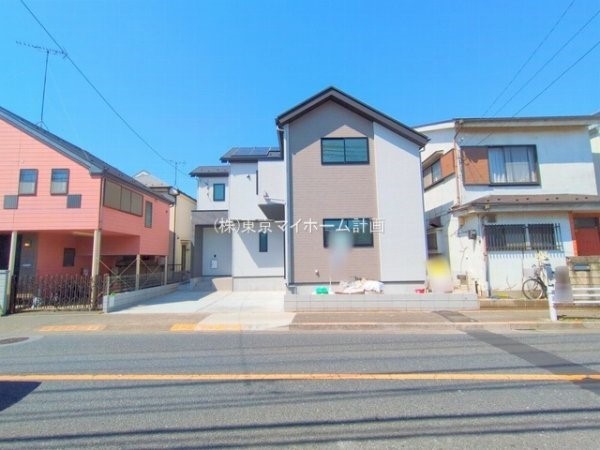 外観:前面道路含む現地外観写真