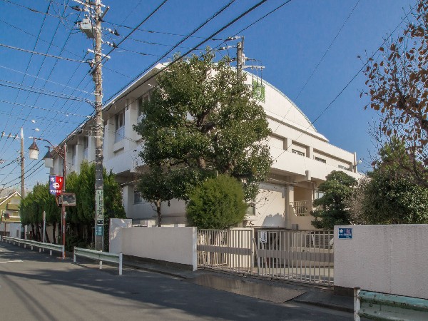 周辺環境:府中市立新町小学校(教育目標は「よく考えて伸びる子・思いやりをもって伸びる子・体をきたえて伸びる子」です。)