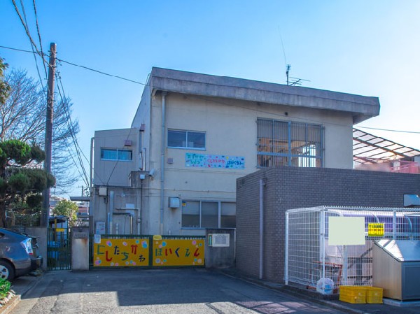 周辺環境:西立川保育園(残堀川沿いの南向き園舎は日当たりがよく、陽だまりの園庭ではのんびり、ゆったりあそべます。また、周辺には根川緑道や多摩川河川敷、昭和記念公園、農林総合研究センターなど、自然に恵まれた場所が多く、散歩が楽しめます。)