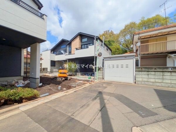 外観:前面道路含む現地外観写真