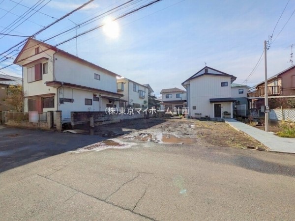 外観:前面道路含む現地土地写真