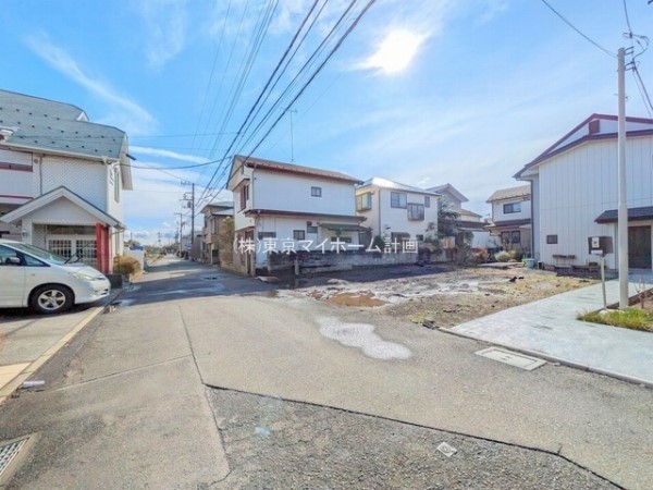 外観:前面道路含む現地土地写真