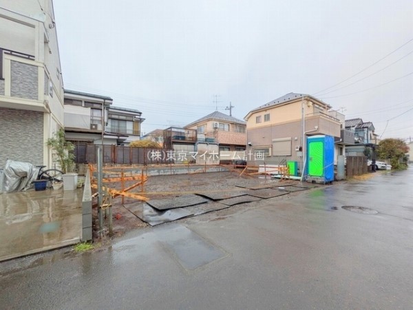 外観:前面道路含む現地土地写真