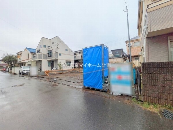 外観:前面道路含む現地土地写真