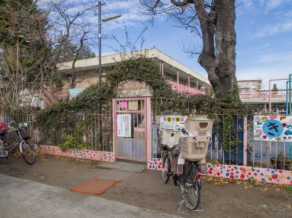 周辺環境:喜平保育園(保育の基本は自由遊びで、縦割り保育や他クラスとの混合保育などで異年齢同士の交流を促している保育園です。)