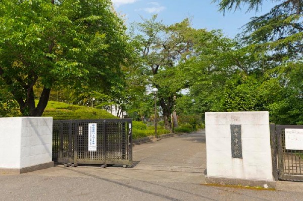 周辺環境:調布市立調布中学校