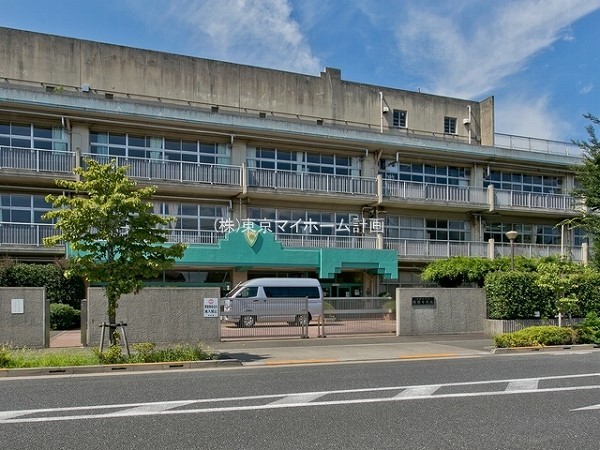 周辺環境:西東京市立明保中学校