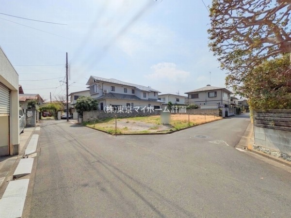 外観:前面道路含む現地土地写真