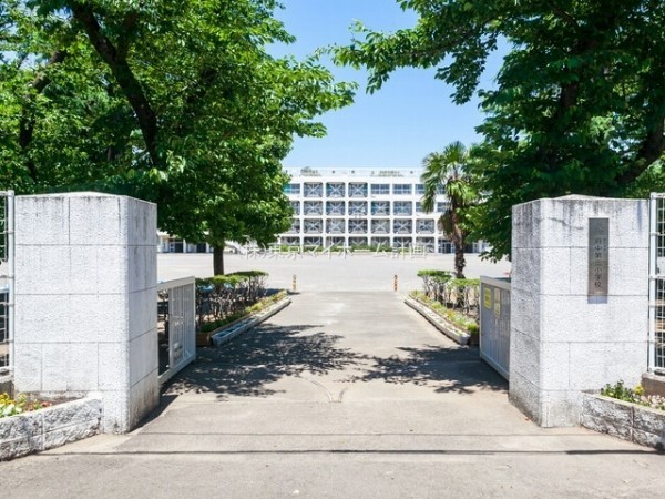 周辺環境:府中市立府中第三小学校