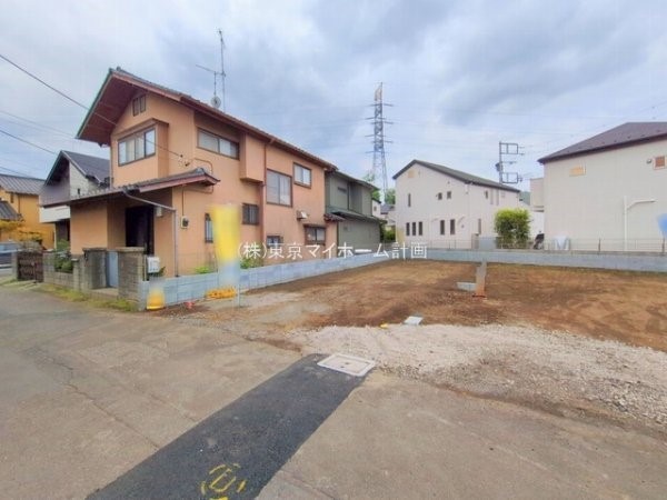 外観:前面道路含む現地土地写真
