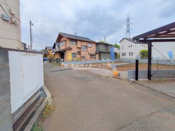 外観:前面道路含む現地土地写真