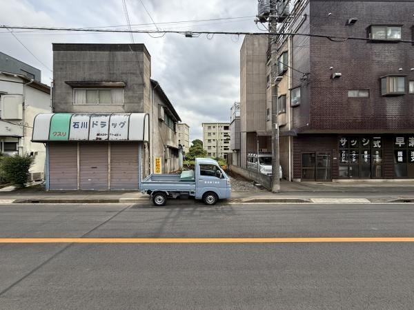 外観:前面道路含む現地写真