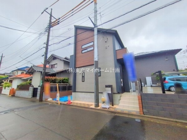 外観:前面道路含む現地外観写真