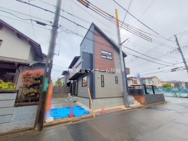 外観:前面道路含む現地外観写真
