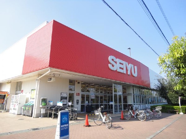 周辺環境:西友青柳店(地元に密着した商品ラインナップが並ぶスーパーです。)