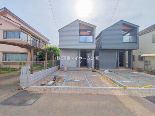 外観:前面道路含む現地外観写真