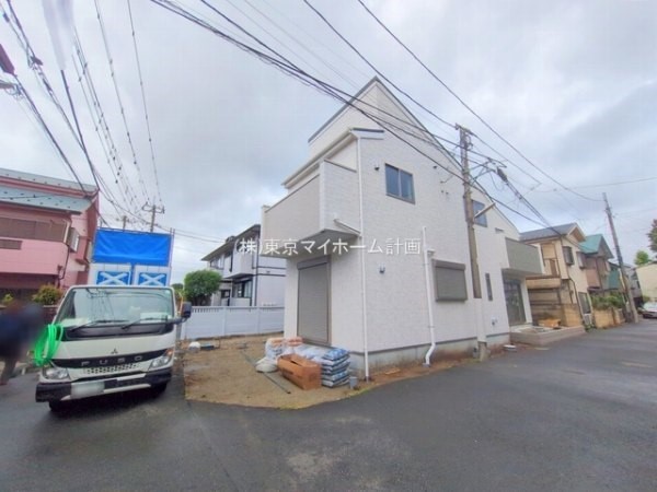 外観:前面道路含む現地外観写真