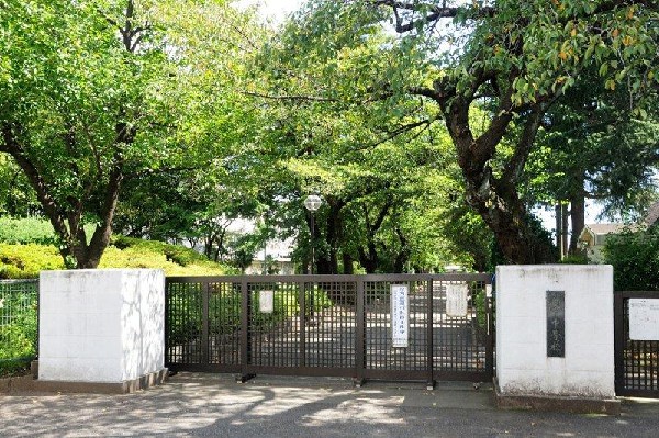 周辺環境:調布市立調布中学校
