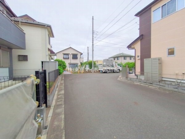 外観:前面道路含む現地土地写真