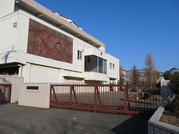 周辺環境:府中市立浅間中学校