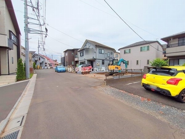 外観:前面道路含む現地土地写真
