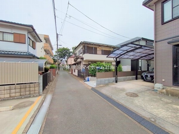 外観:前面道路含む現地外観写真