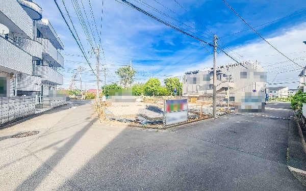外観:前面道路含む現地写真