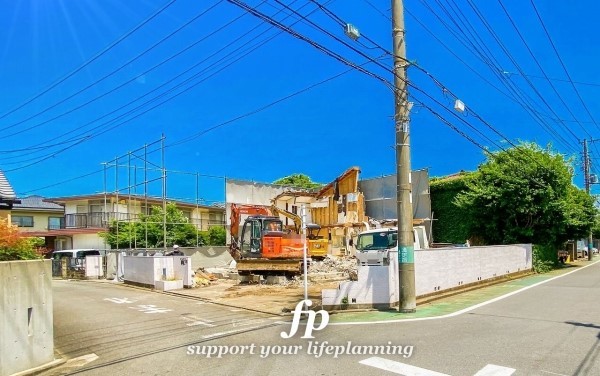 外観:前面道路含む現地写真