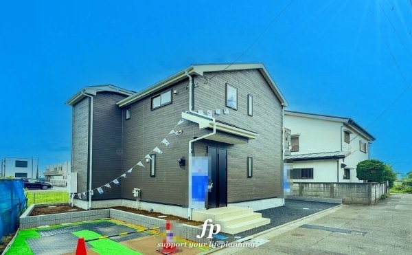 外観:前面道路含む現地外観写真