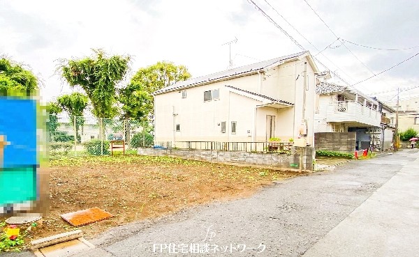 外観:前面道路含む現地土地写真