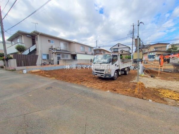 外観:前面道路含む現地土地写真