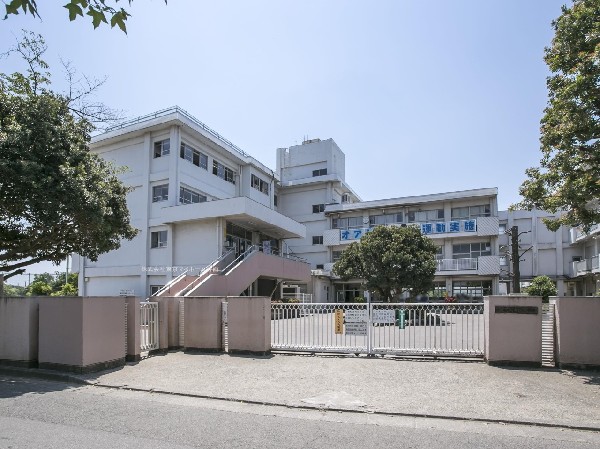 周辺環境:府中市立第八中学校