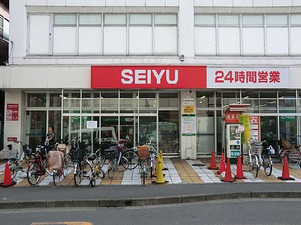 周辺環境:西友中河原店(駅前で24時間営業、品揃え豊富で家計に優しい。)