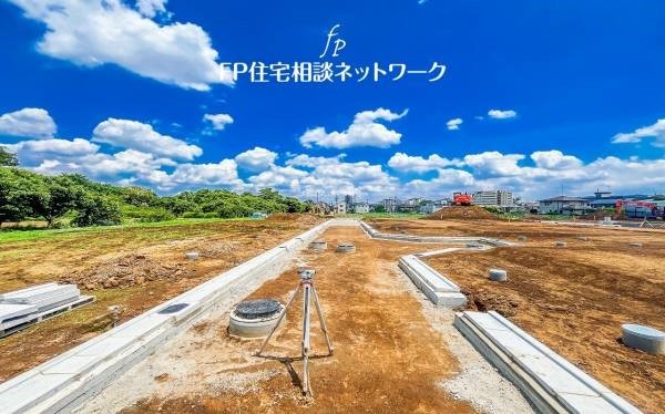 外観:前面道路含む現地土地写真