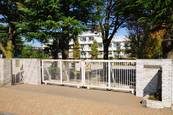 周辺環境:府中市立府中第四小学校