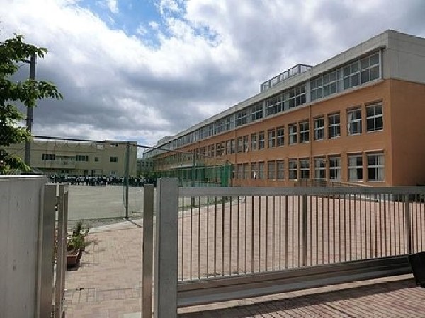 周辺環境:府中市立府中第三中学校