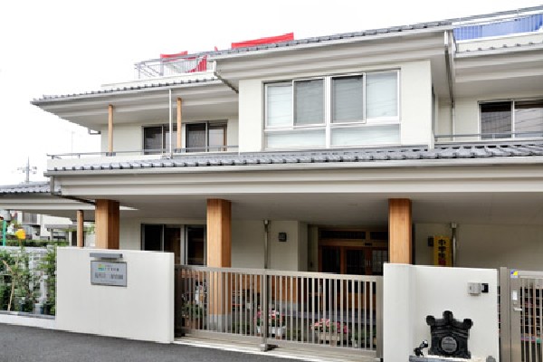 周辺環境:光明第二保育園(産休明けの0歳児から就学前の幼児を受け入れている保育園です。)