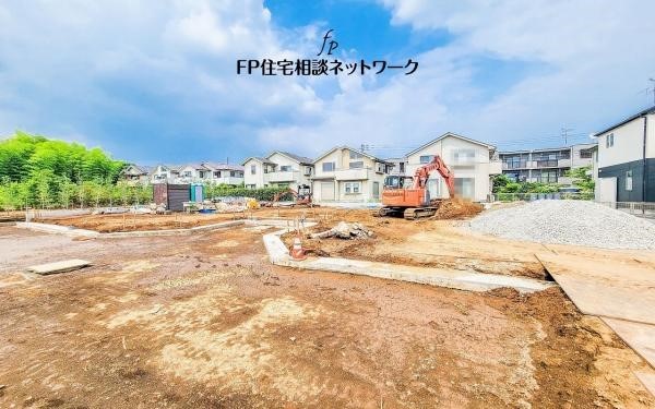 外観:前面道路含む現地土地写真
