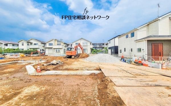 外観:前面道路含む現地土地写真