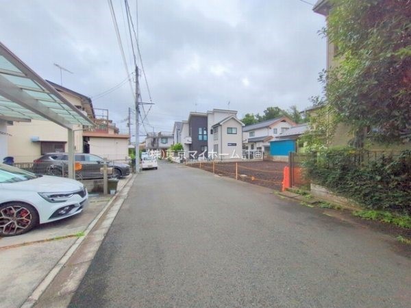 外観:前面道路含む現地写真