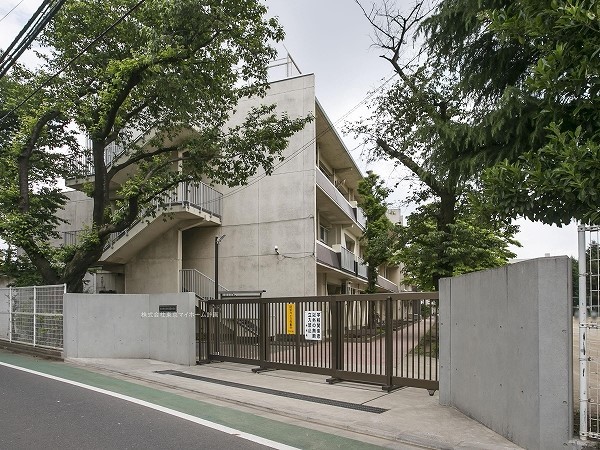 周辺環境:府中市立府中第四中学校