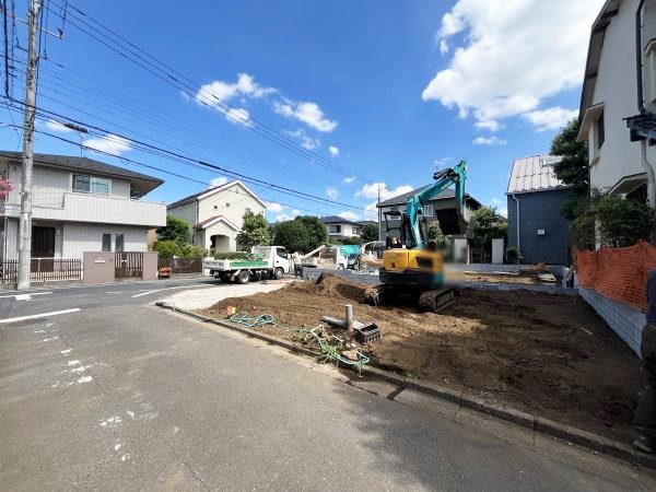 外観:前面道路含む現地土地写真