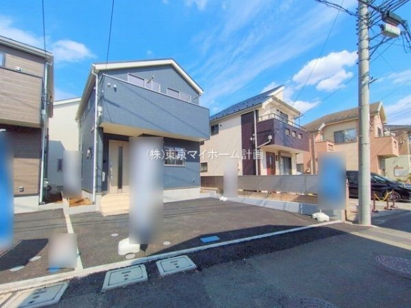 外観:前面道路含む現地外観写真