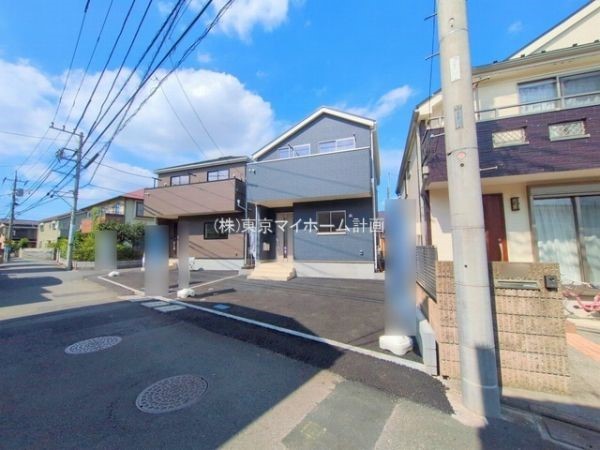 外観:前面道路含む現地外観写真