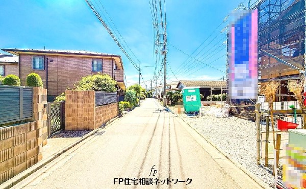 外観:季節の移ろいを感じられる立地。休日は四季を感じながら、ジョギングをしたり、お子様と一緒に遊べる公園がすぐ近くに。わが家のお庭感覚で利用できる公園が近くにあると、お子様も伸び伸び成長してくれますね!