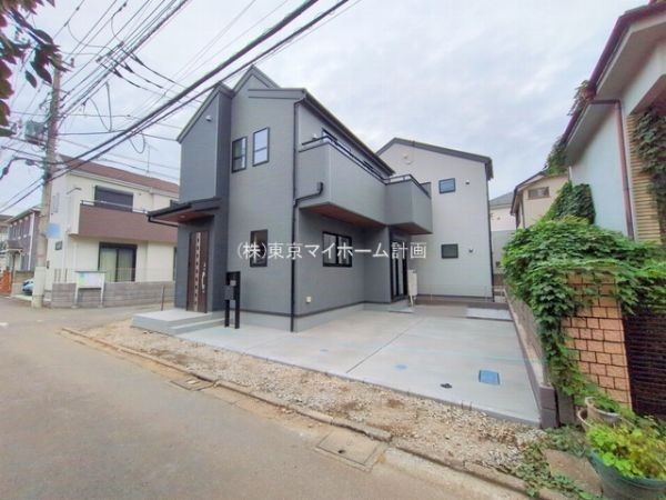 外観:前面道路含む現地外観写真