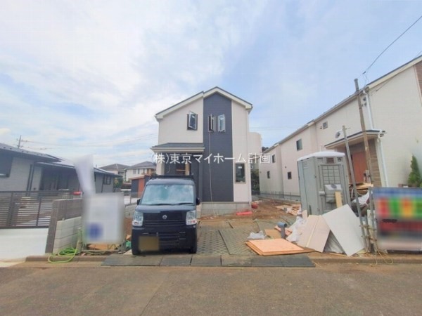 外観:前面道路含む現地外観写真