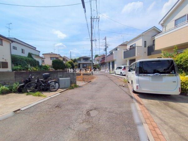外観:前面道路含む現地土地写真